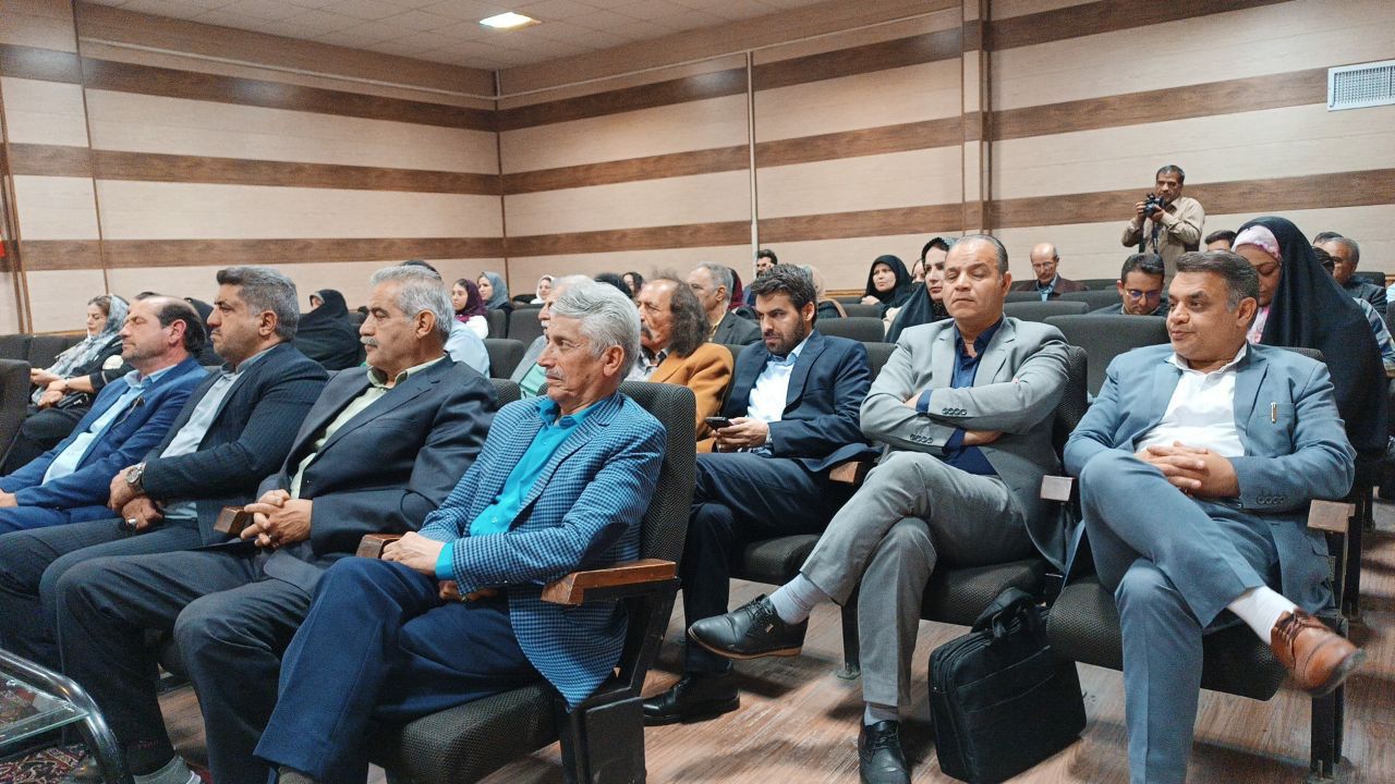 نشست هم‌اندیشی شاعران ساوجی برگزار شد