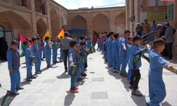 عزاداری دانش‌آموزان در سوگ شهادت امام صادق (ع)