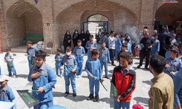 عزاداری دانش‌آموزان در سوگ شهادت امام صادق (ع)