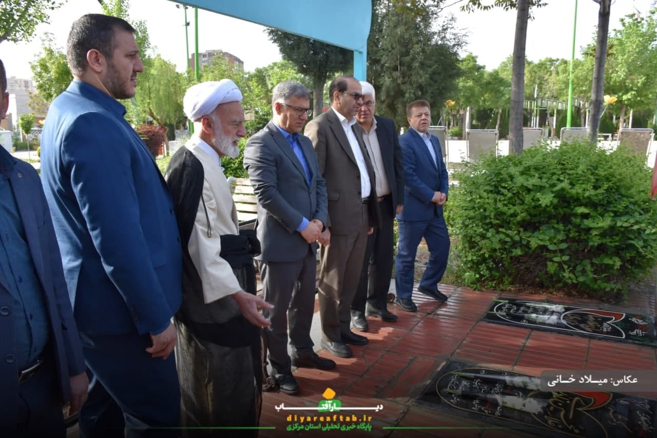 عطرافشانی مزار شهدا در اراک