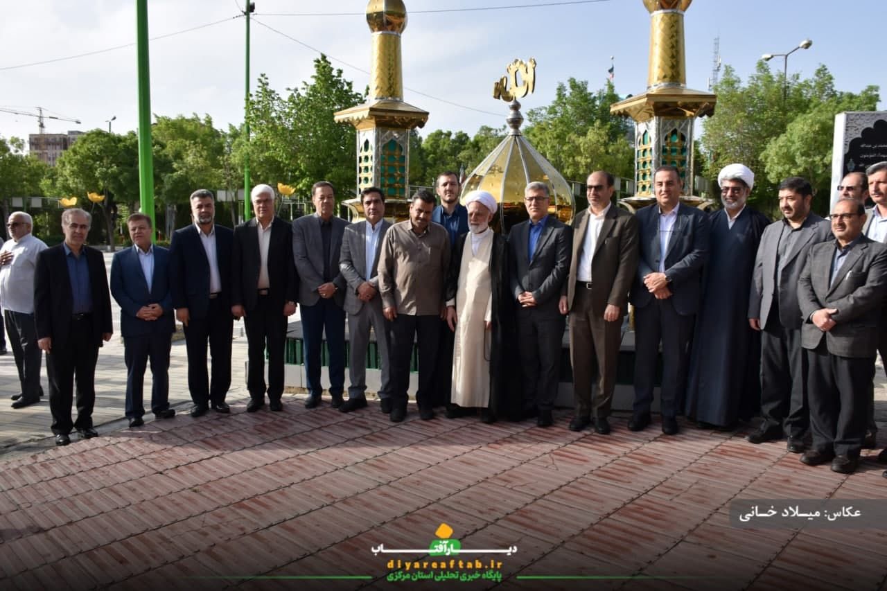 عطرافشانی مزار شهدا در اراک