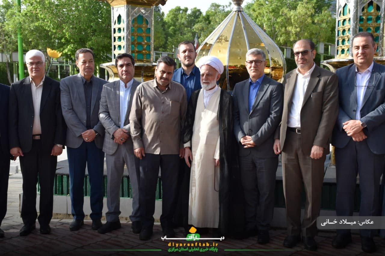عطرافشانی مزار شهدا در اراک