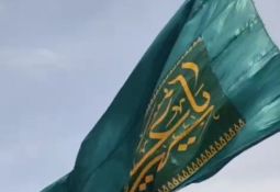 اهتزاز پرچم سبز رضوی بر فراز بام ساوه