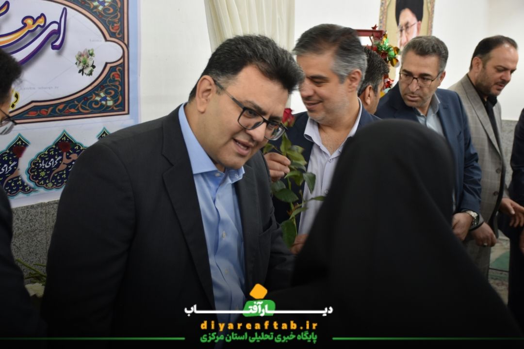 زنگ سپاس معلم در اراک نواخته شد