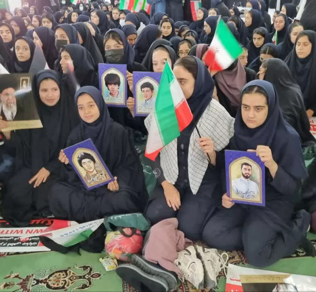 تجمع دانش‌آموزان ساوجی به مناسبت ۱۳ آ‌بان