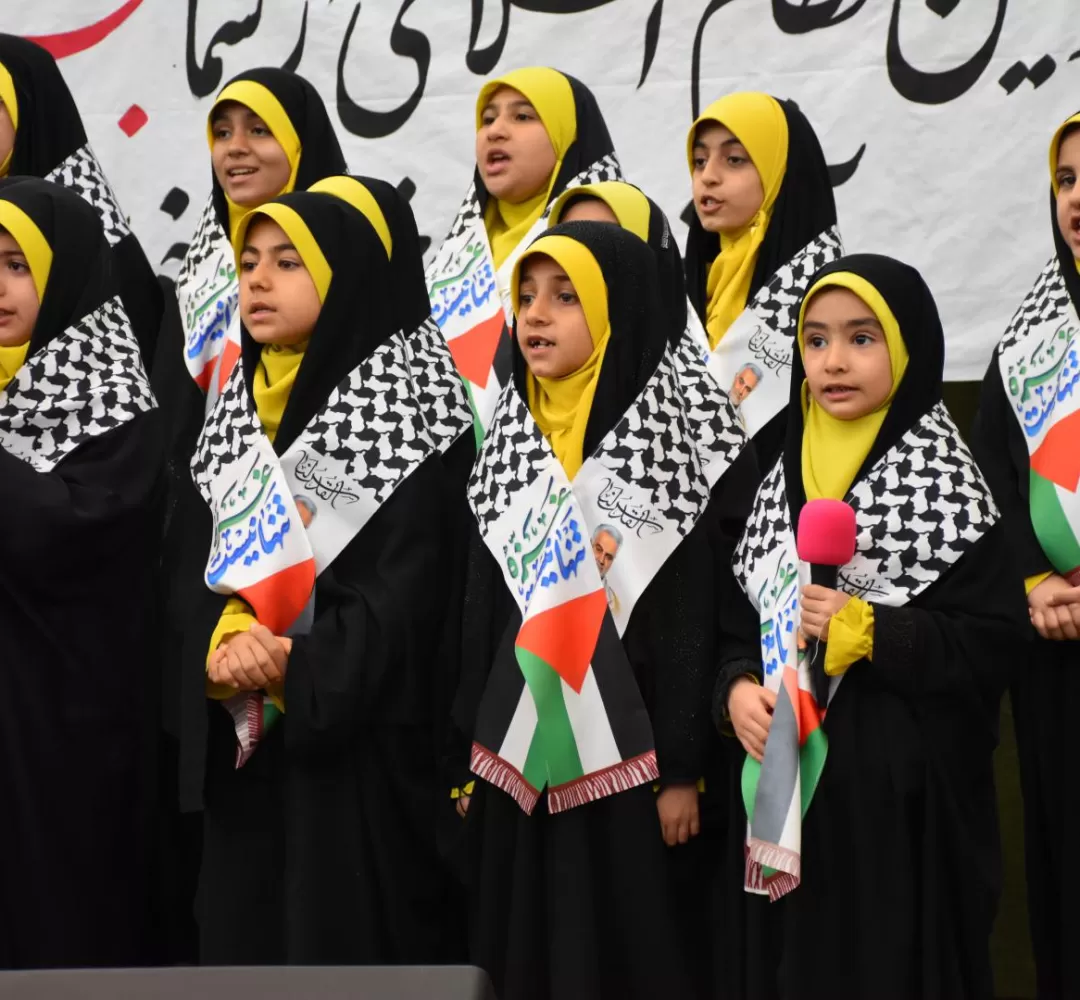 اجرای سرود در مراسم اجتماع بزرگ پیشگامان رهایی