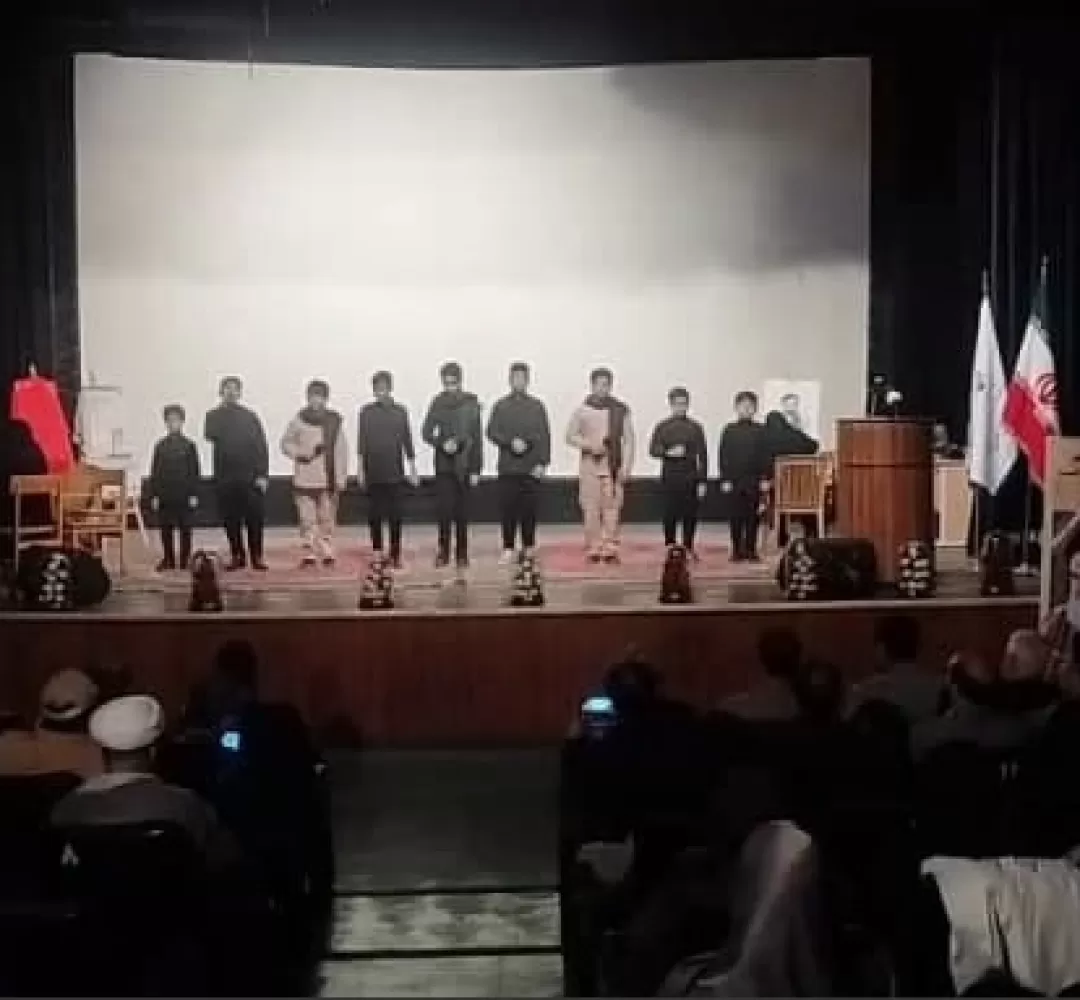 اجرای گروه سرود شهدا در گردهمایی هنرمندان