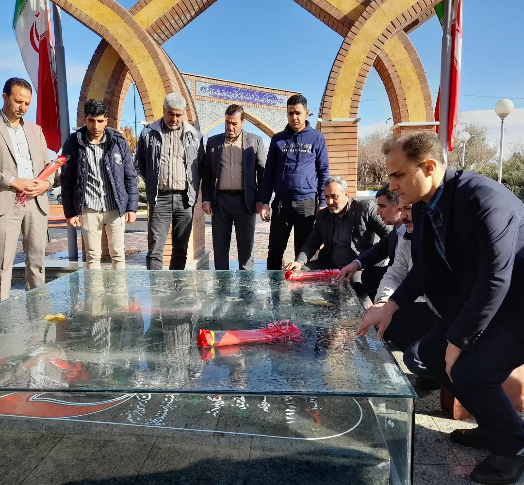 مزار شهید گمنام دانشگاه فراهان گلباران شد