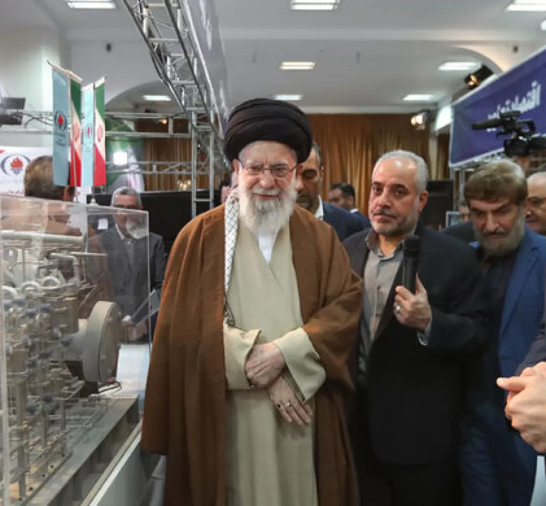بازدید رهبر انقلاب از غرفه شرکت هپکو