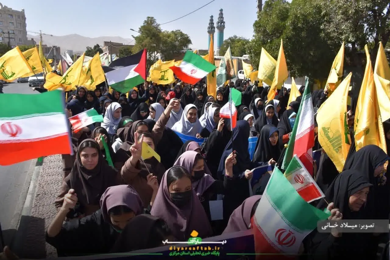 خروش دانش‌آموزان اراکی در حمایت وعده صادق ۲