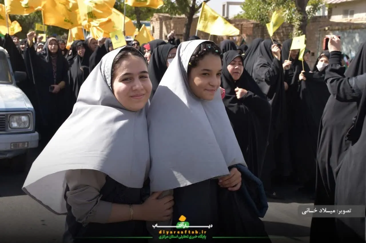 خروش دانش‌آموزان اراکی در حمایت وعده صادق ۲