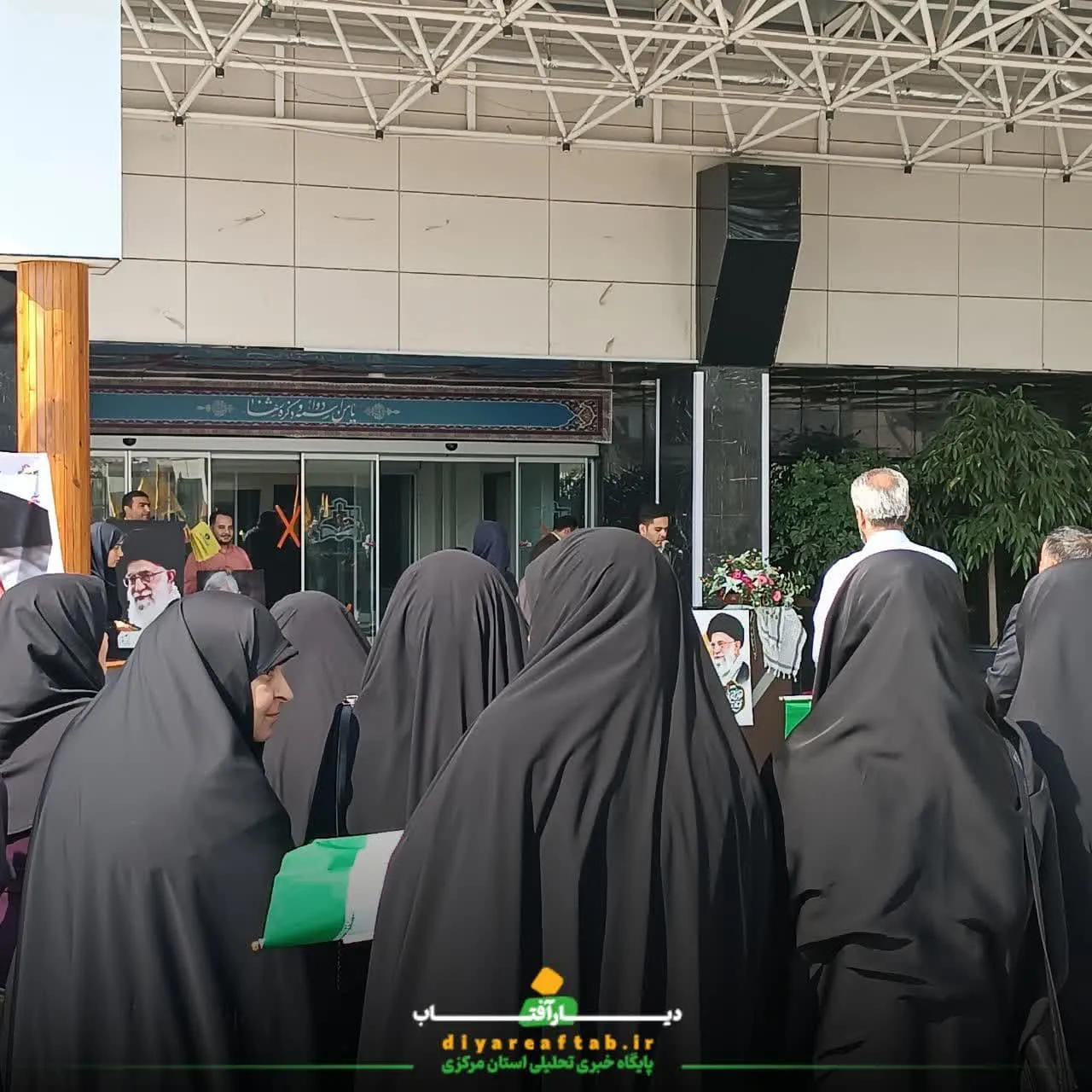 تجمع «فریاد علیه کودک‌کشی» در بیمارستان ولیعصر(عج)