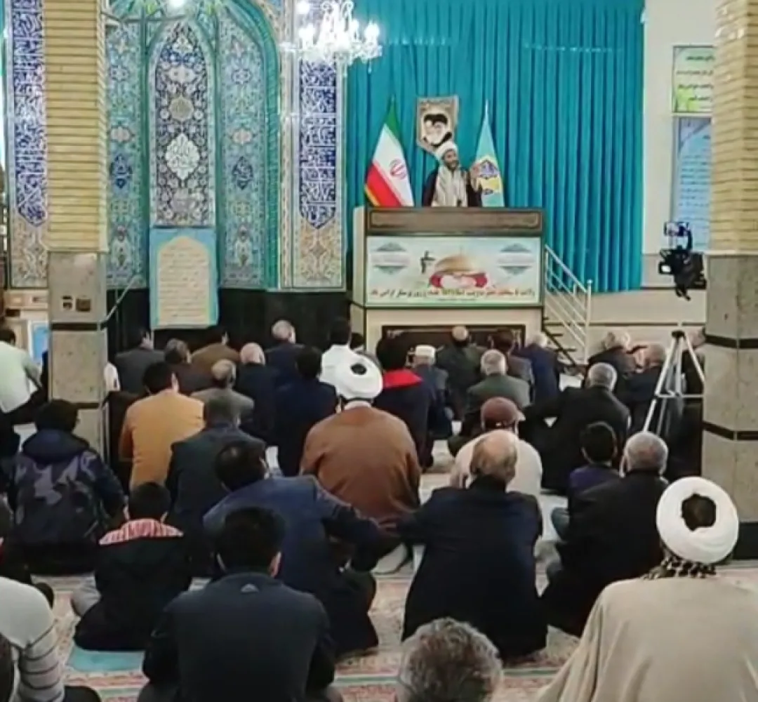 شعرخوانی امام جمعه کمیجان در نماز جمعه