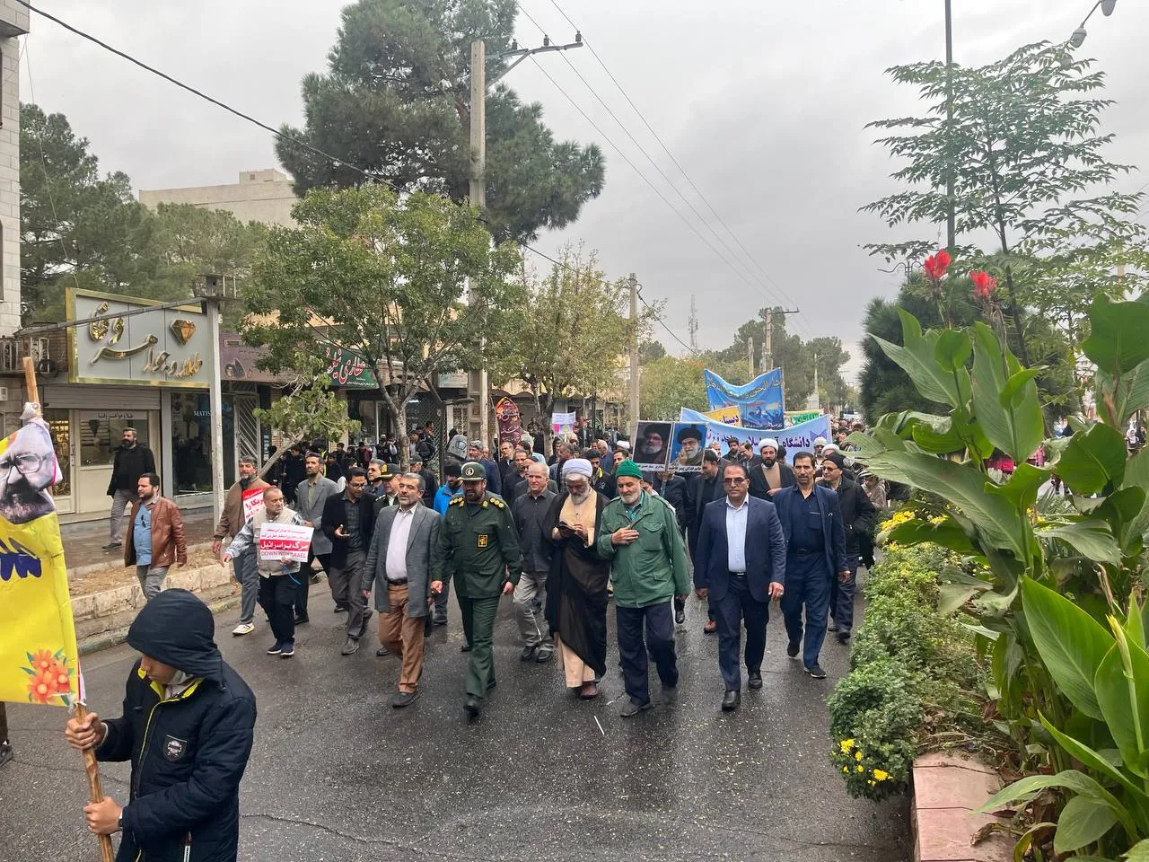 برگزاری راهپیمایی باشکوه ۱۳ آبان در زرندیه