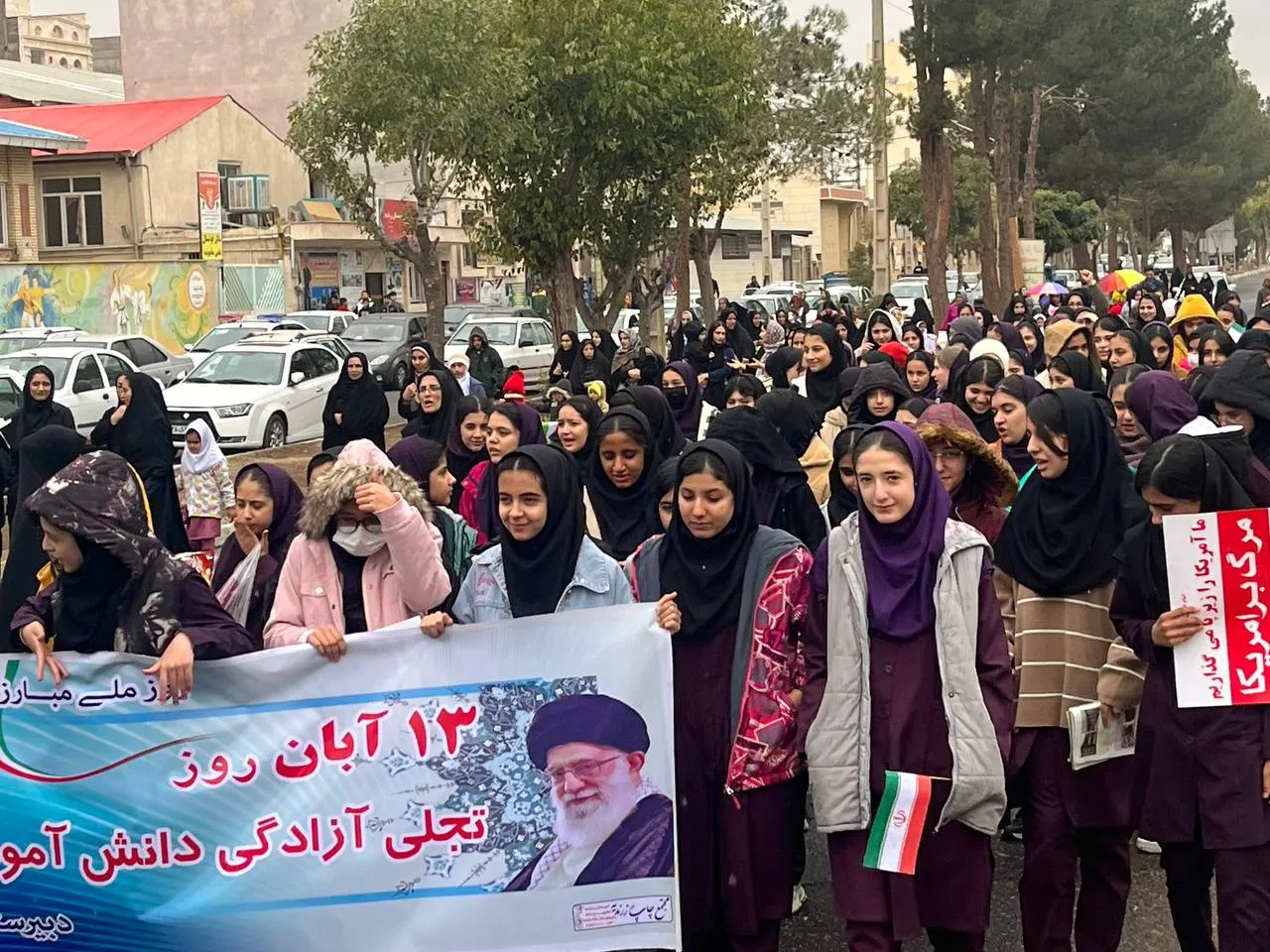 برگزاری راهپیمایی باشکوه ۱۳ آبان در زرندیه