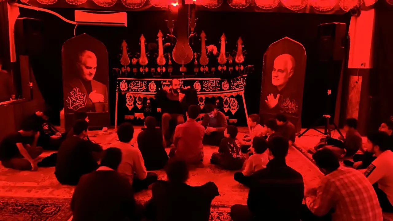 عزاداری نوجوانان ساوجی در سوگ حضرت فاطمه (س)