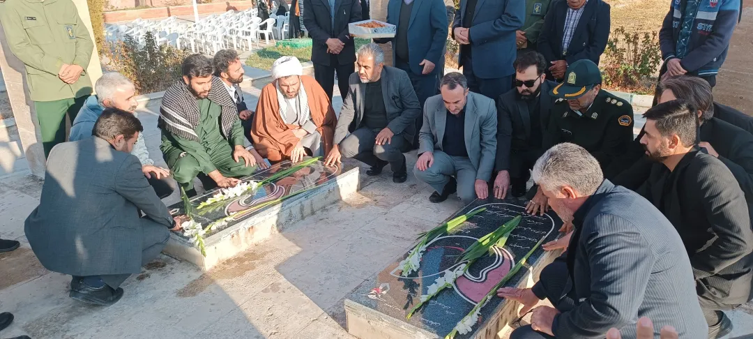 آئین گلباران مزار شهدا در کمیجان برگزار شد
