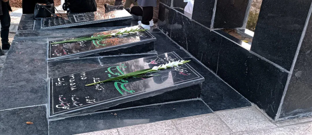 آئین گلباران مزار شهدا در کمیجان برگزار شد