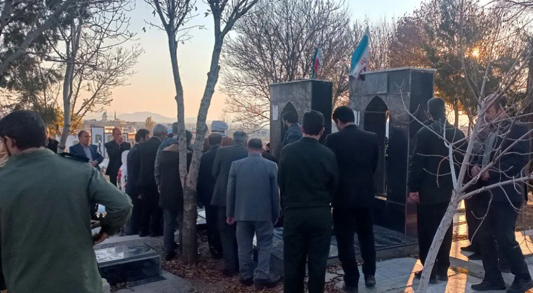 آئین گلباران مزار شهدا در کمیجان برگزار شد