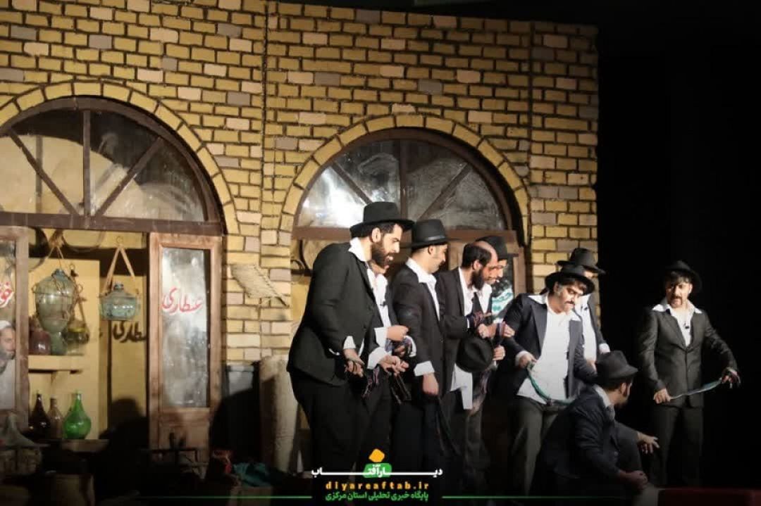 اجرای نمایش «سرخط یک هفت خط آخر خط»