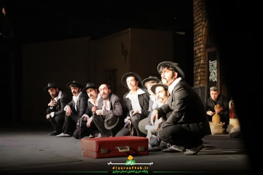 اجرای نمایش «سرخط یک هفت خط آخر خط»