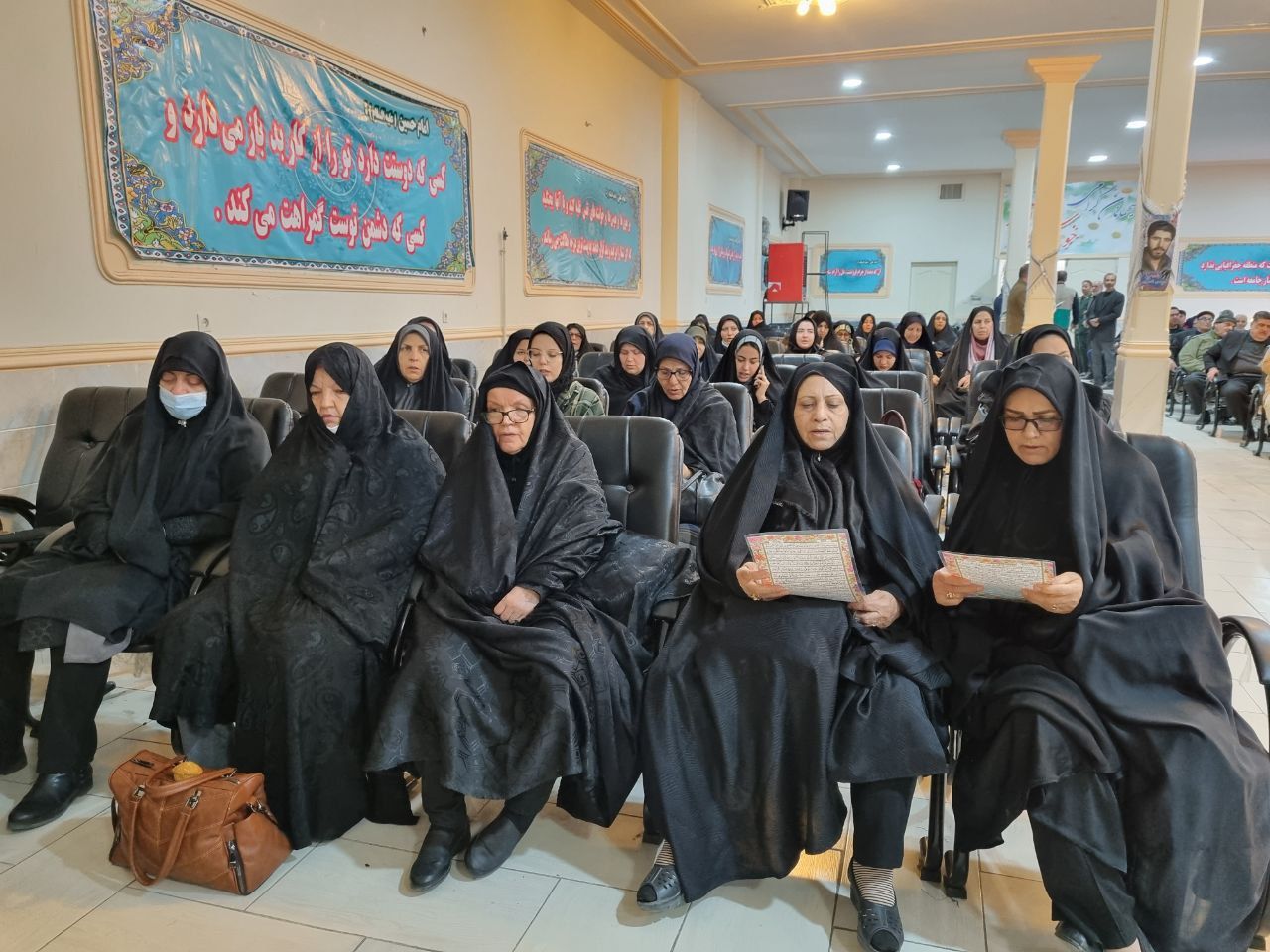 بزرگداشت مادر شهیدان والامقام جوادنیا برگزار شد