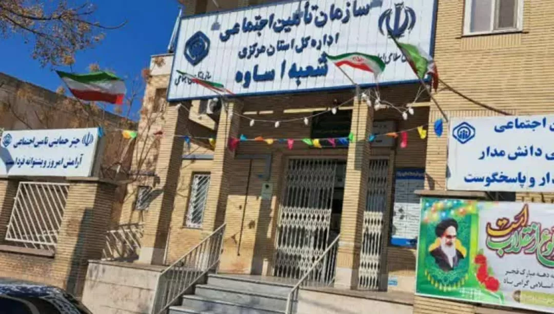 فضا‌سازی ایام الله دهه فجر در ادارات ساوه