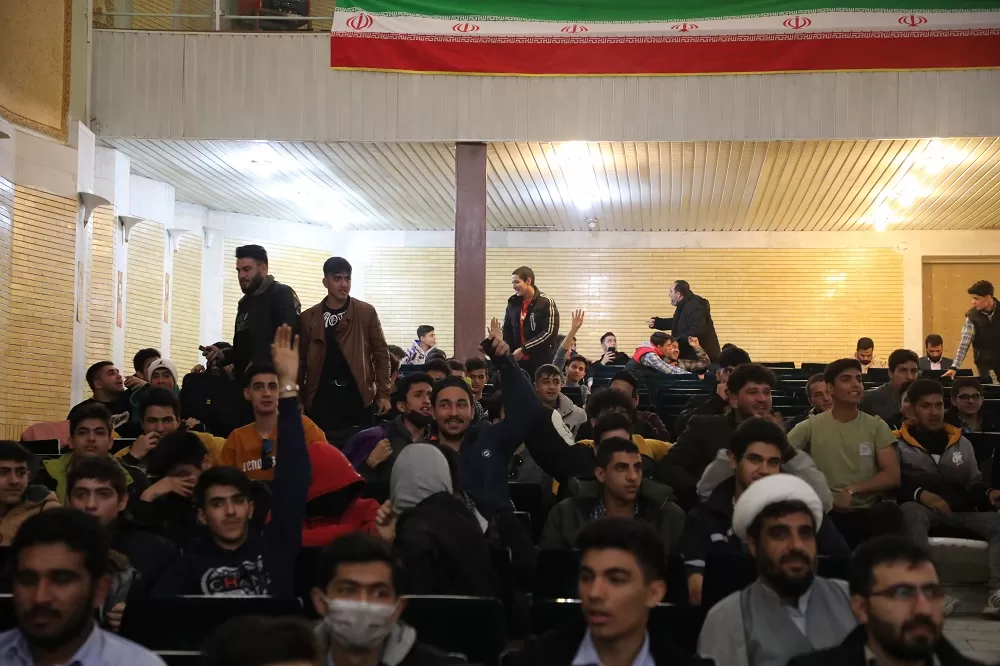 برگزاری جشن تکلیف رأی اولی‌ها در اراک