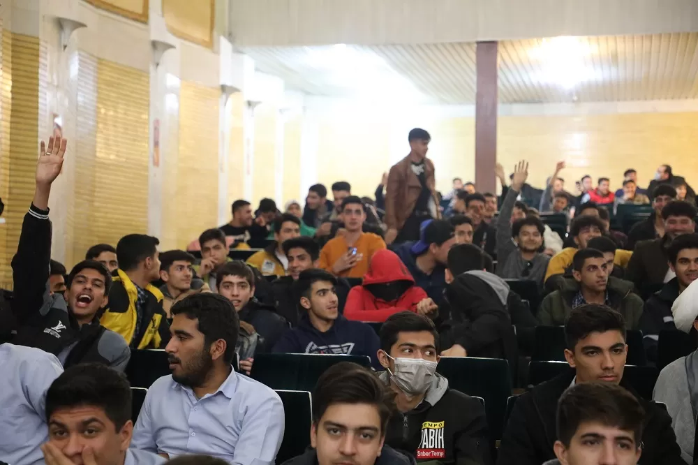 برگزاری جشن تکلیف رأی اولی‌ها در اراک
