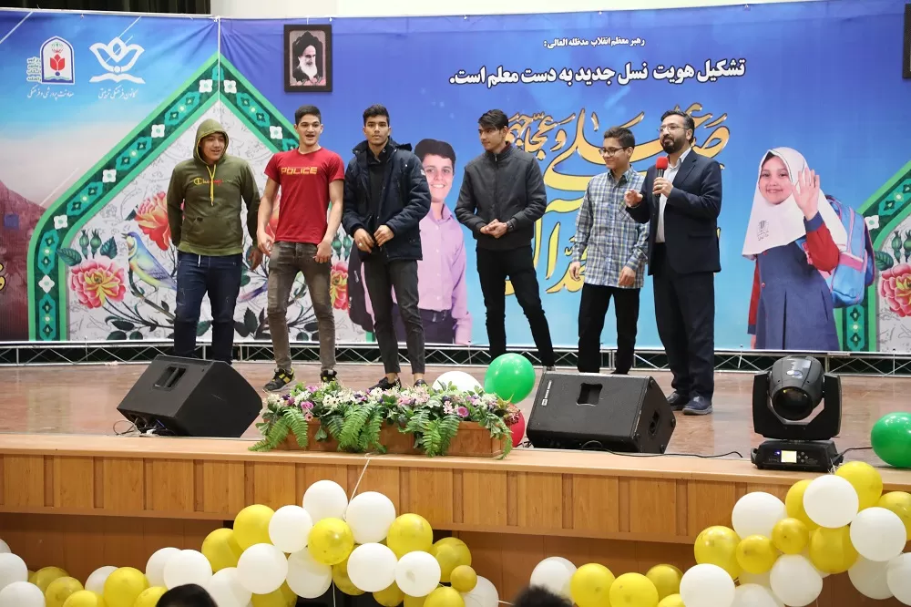 برگزاری جشن تکلیف رأی اولی‌ها در اراک