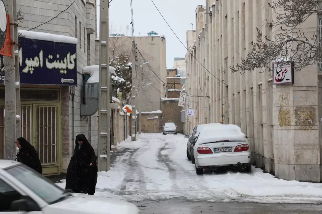 بارش مداوم  برف زمستانی در اراک