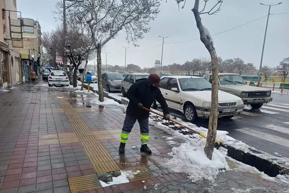 برف‌روبی و نمک‌پاشی معابر اصلی و فرعی اراک