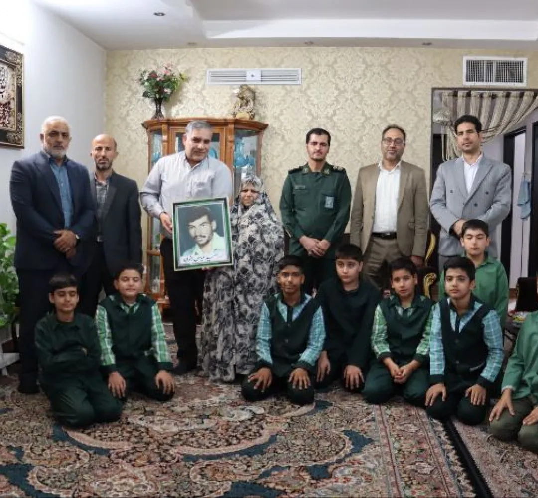 دیدار دانش‌آموزان با خانواده شهید «رضوی»