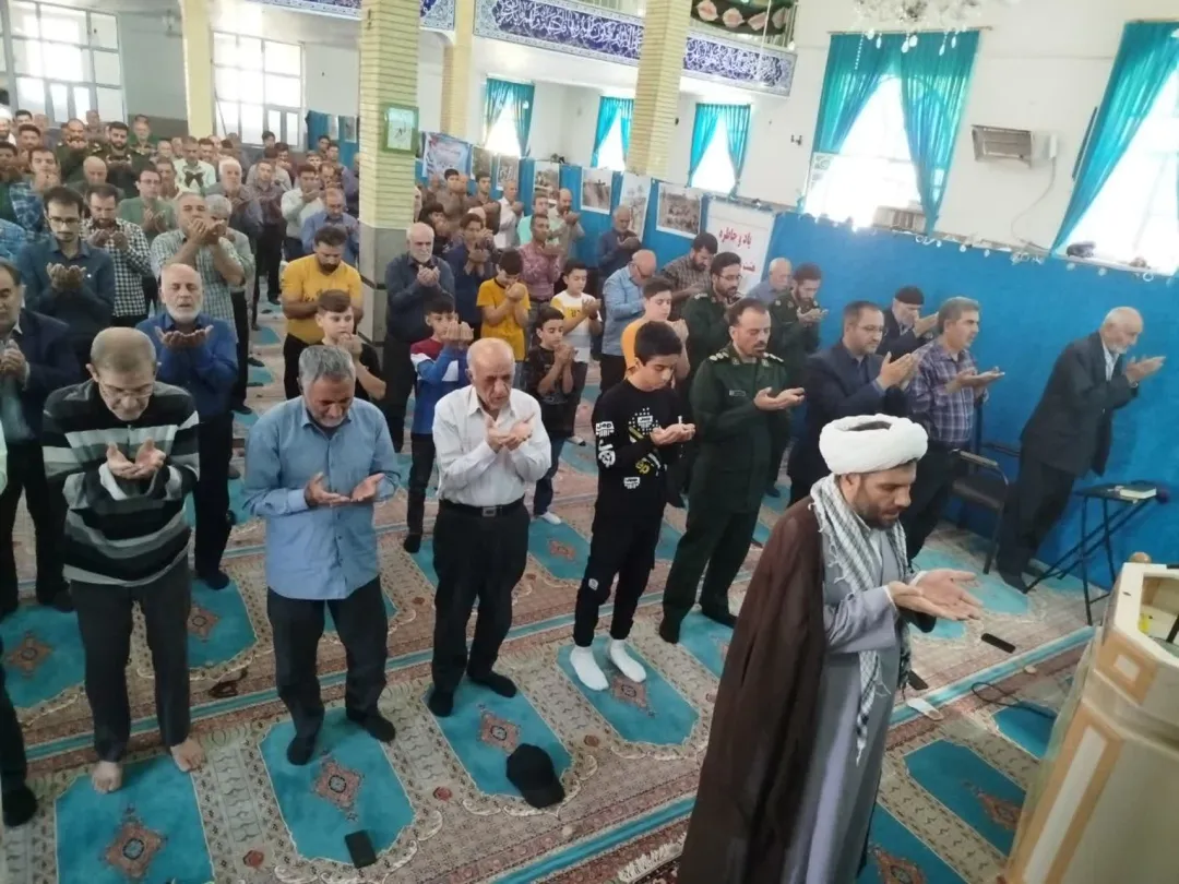 پیچیدن صدای نصرٌ من الله وفتحٌ قریب کمیجانی‌ها