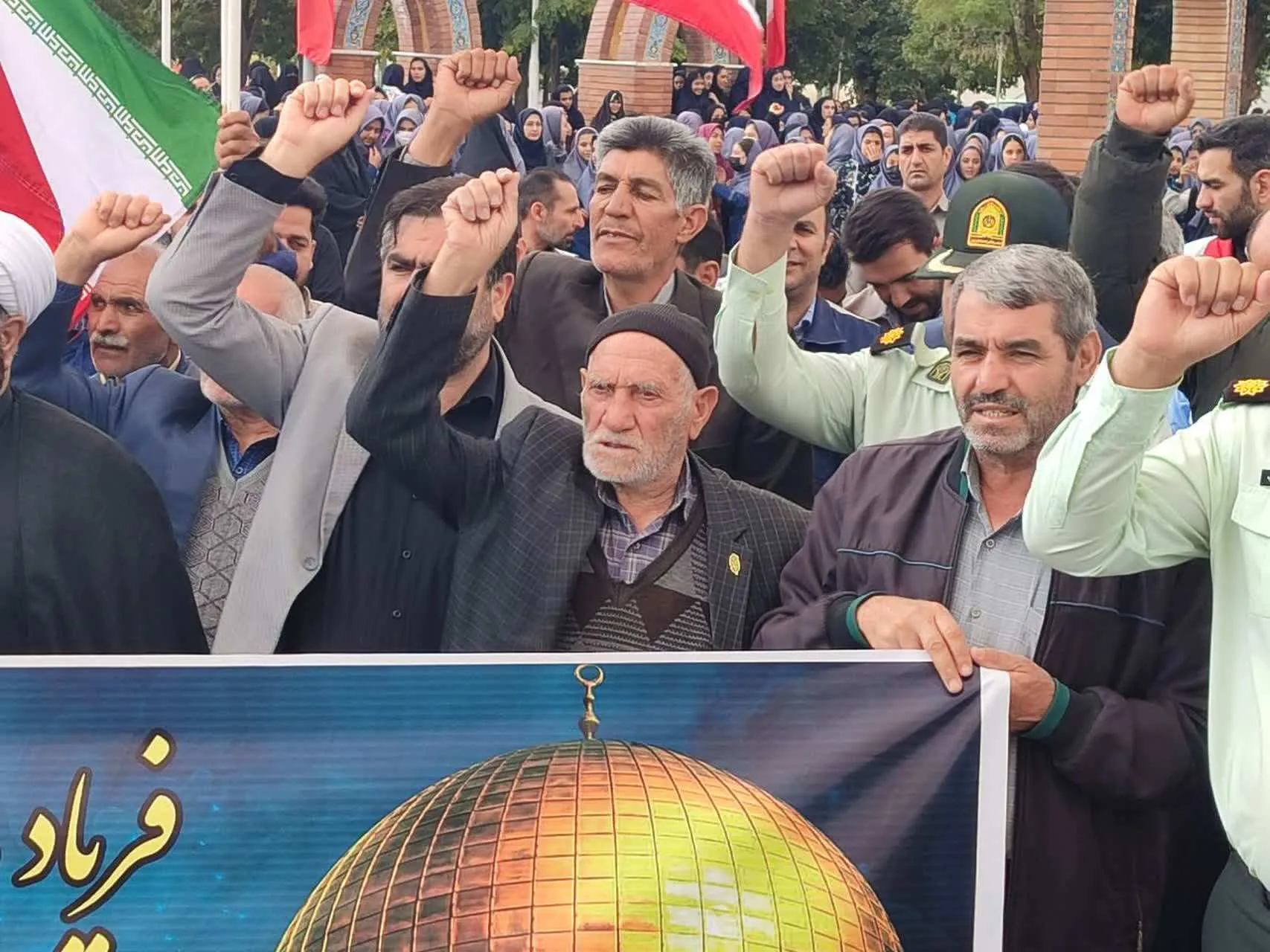 تجمع مردم فرمهین در حمایت از لبنان