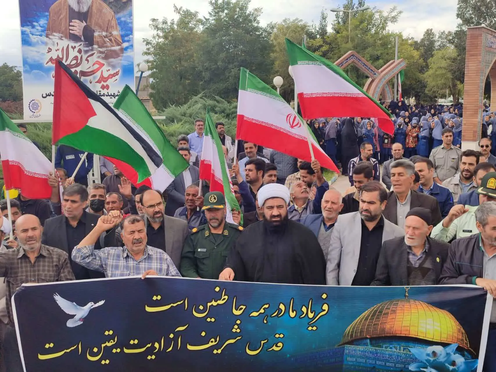 تجمع مردم فرمهین در حمایت از لبنان