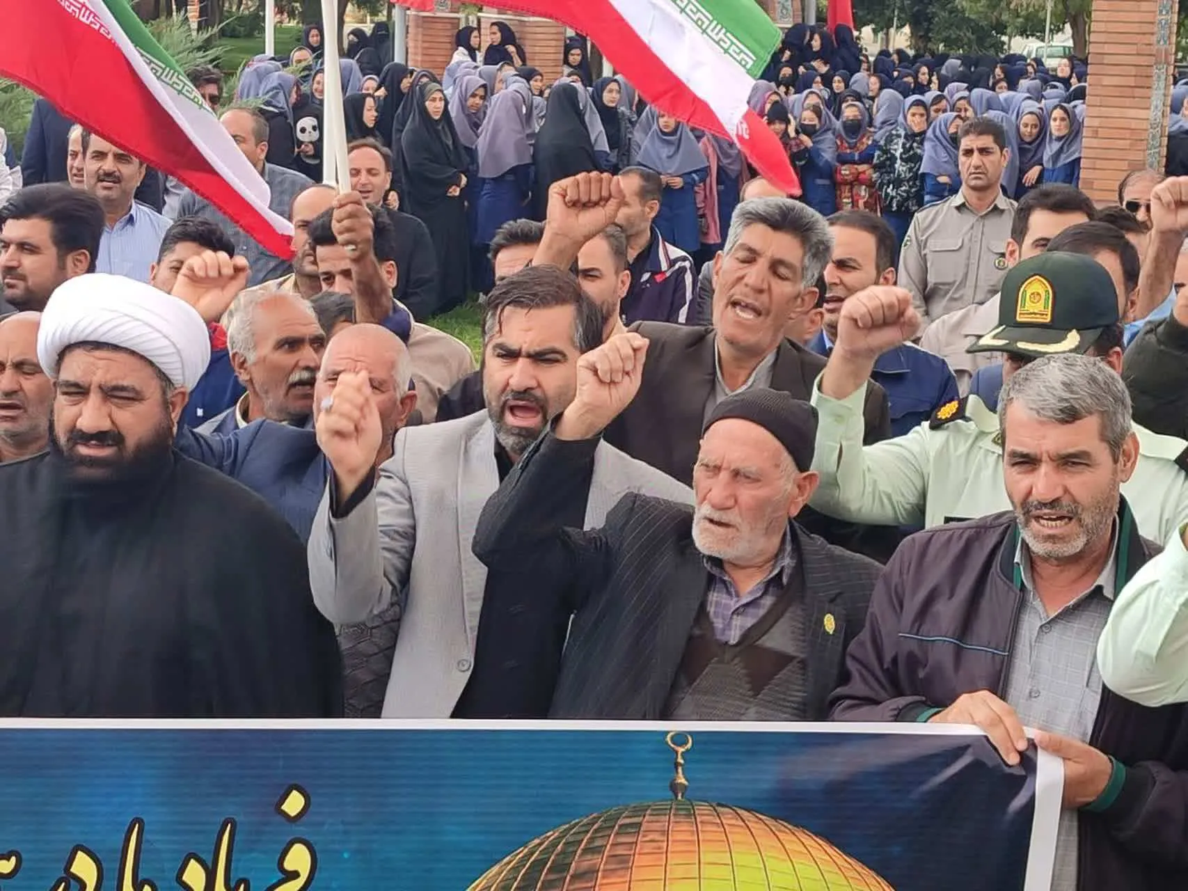 تجمع مردم فرمهین در حمایت از لبنان