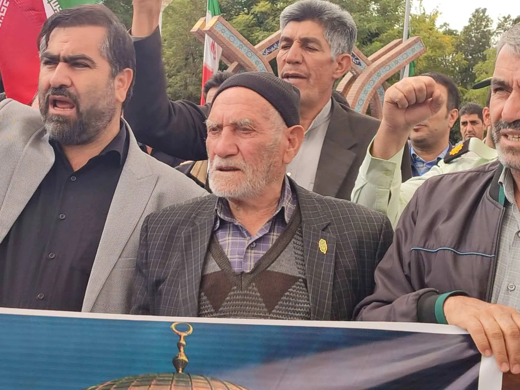 تجمع مردم فرمهین در حمایت از لبنان