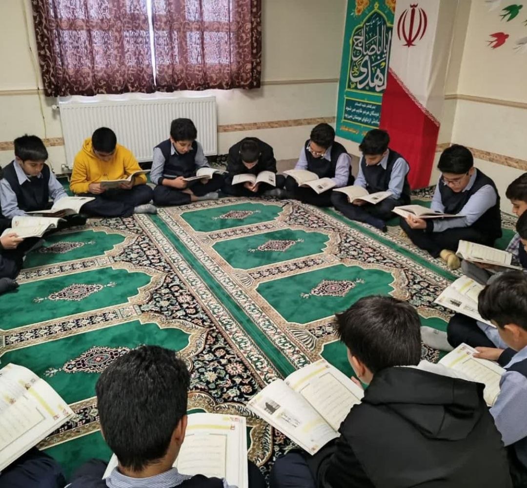 مراسم قرآن‌خوانی دانش‌آموزان محلات