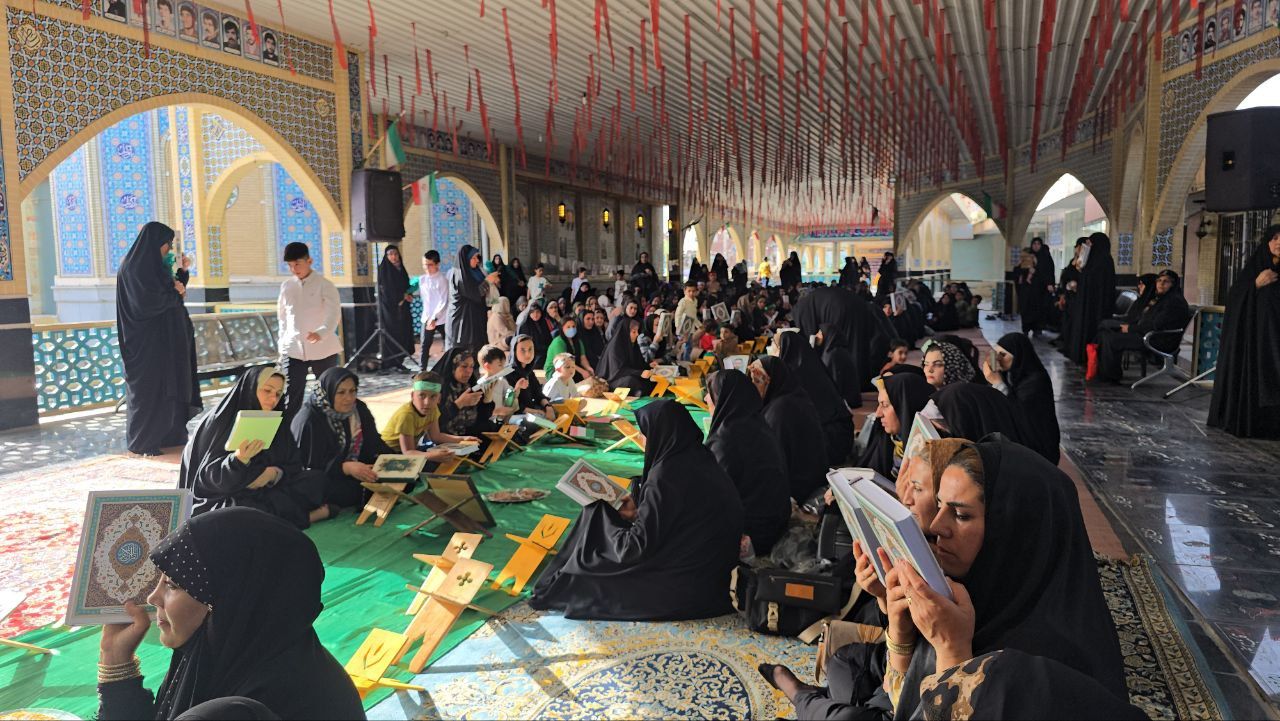 محفل قرآنی به یاد شهید رئیسی برگزار شد