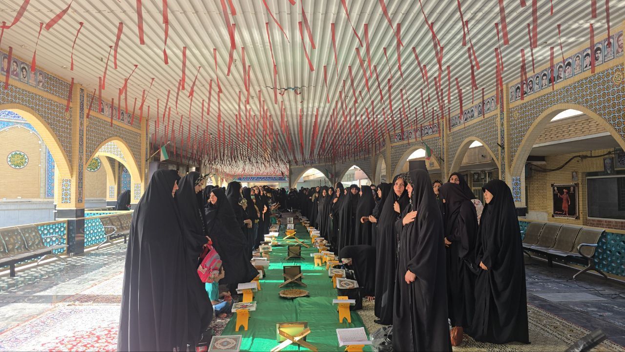 محفل قرآنی به یاد شهید رئیسی برگزار شد