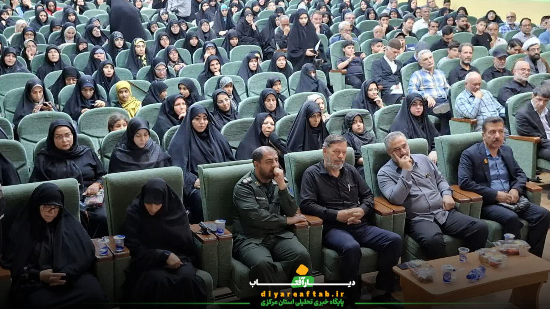 آئین رونمایی کتاب (وقتی که می‌رسند پسرها، یکی‌یکی)