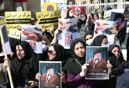 تجمع امدادگران و کادر درمان در اراک