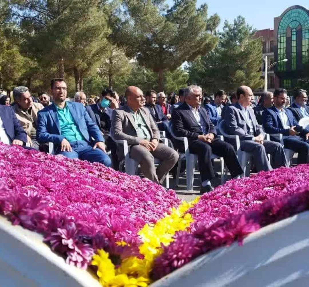 بزرگ‌ترین فرش سرگل قاره‌کهن در محلات رونمایی شد