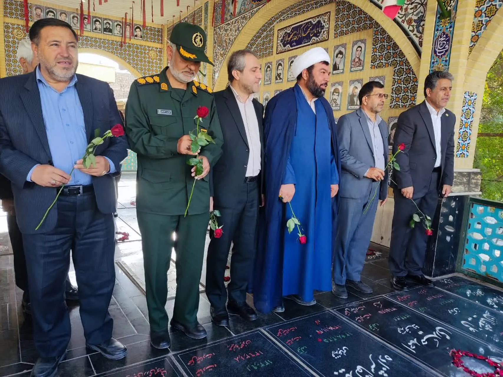 مزار شهدای ساوه گلباران شد