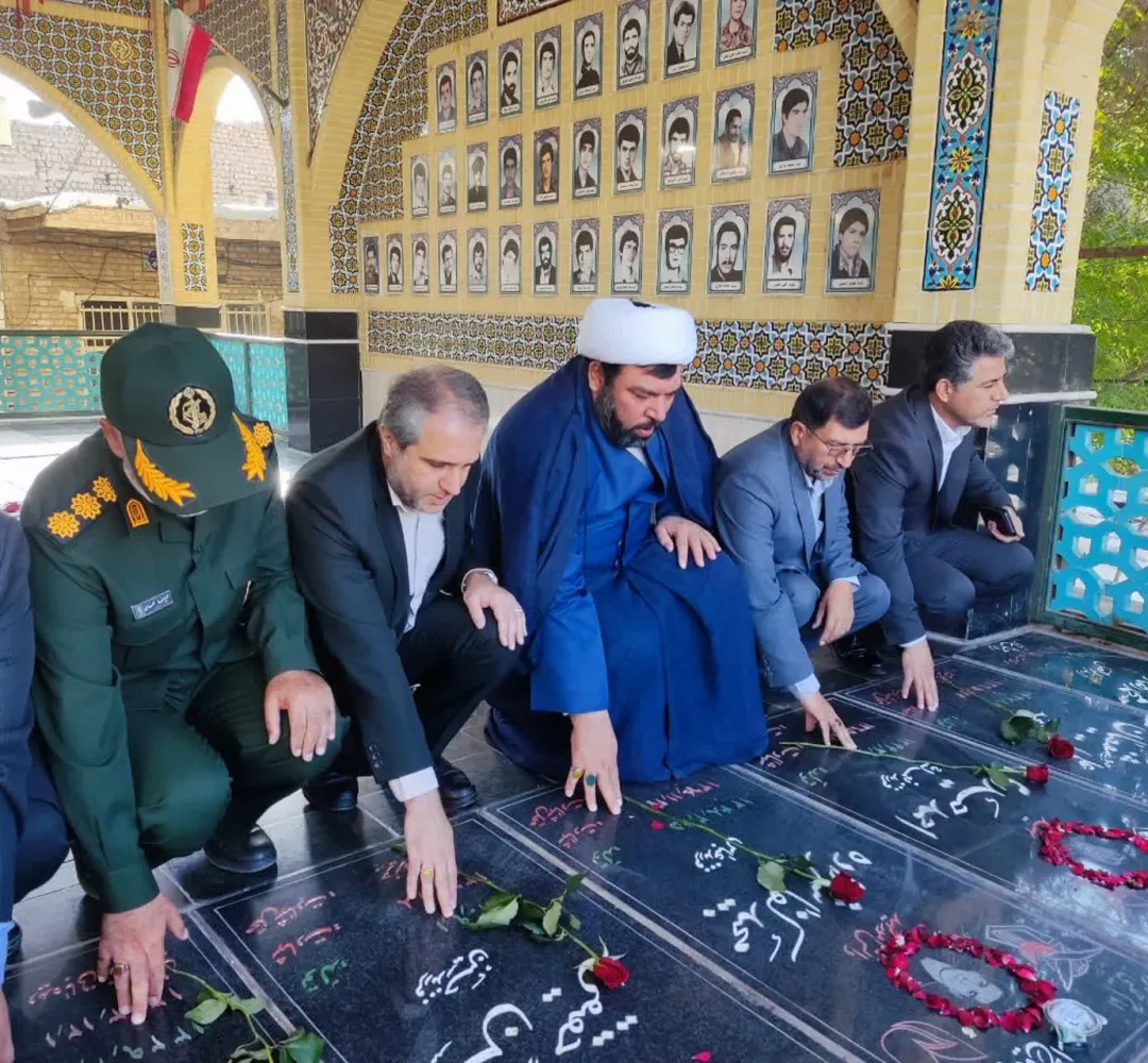 مزار شهدای ساوه گلباران شد