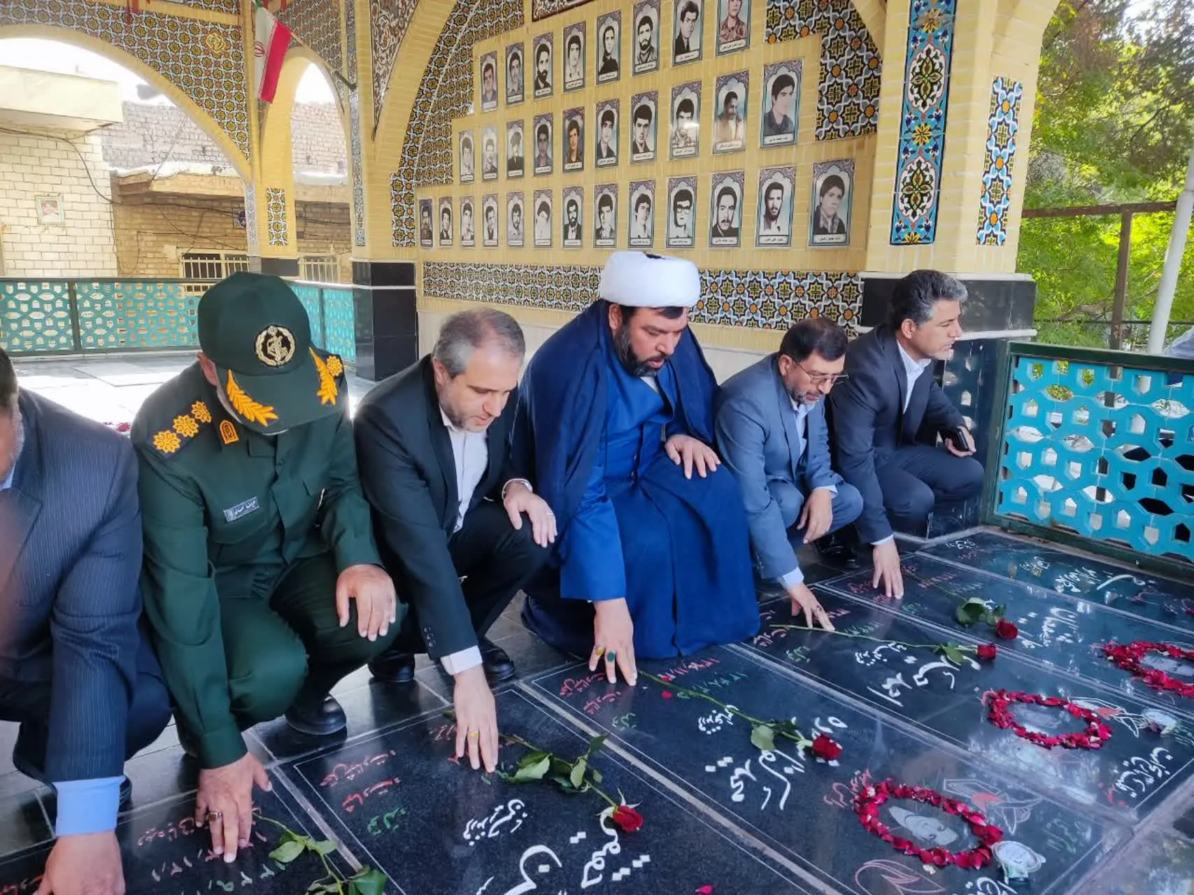 مزار شهدای ساوه گلباران شد