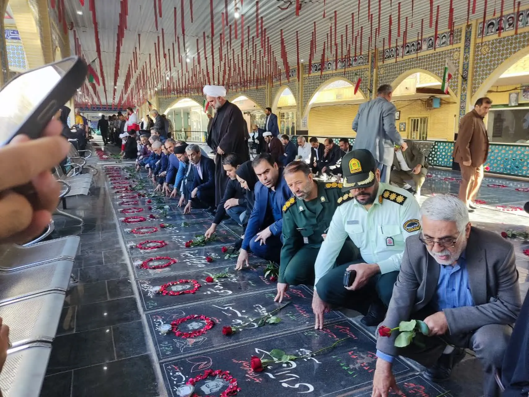مزار شهدای ساوه گلباران شد