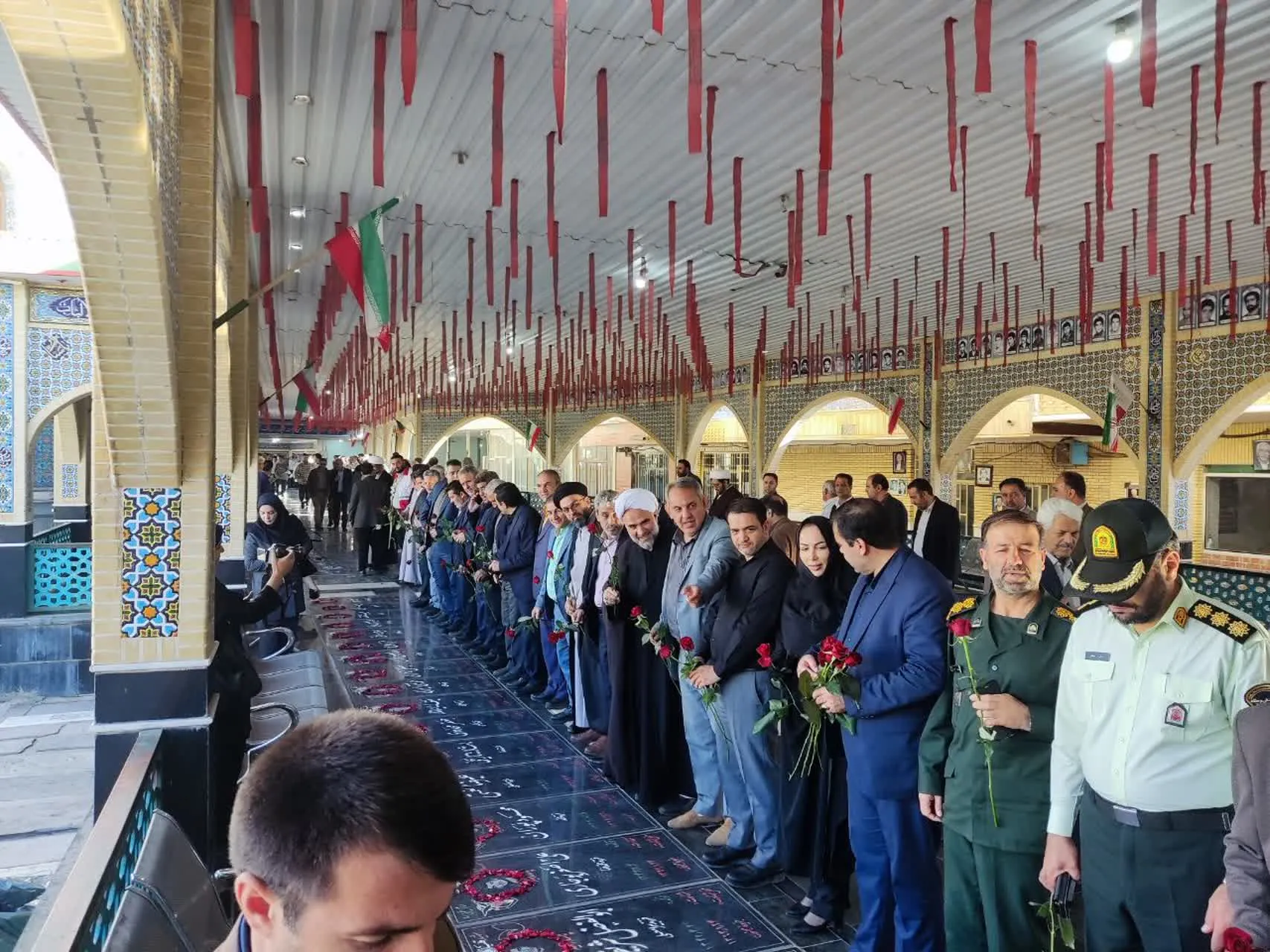 مزار شهدای ساوه گلباران شد