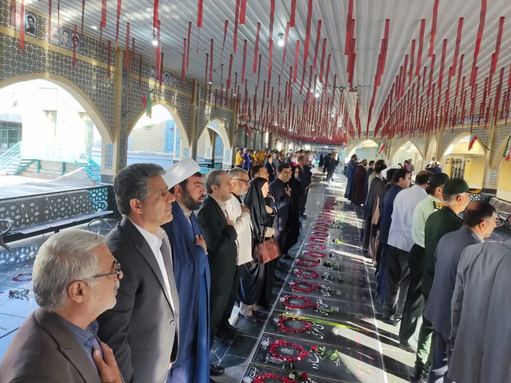 مزار شهدای ساوه گلباران شد